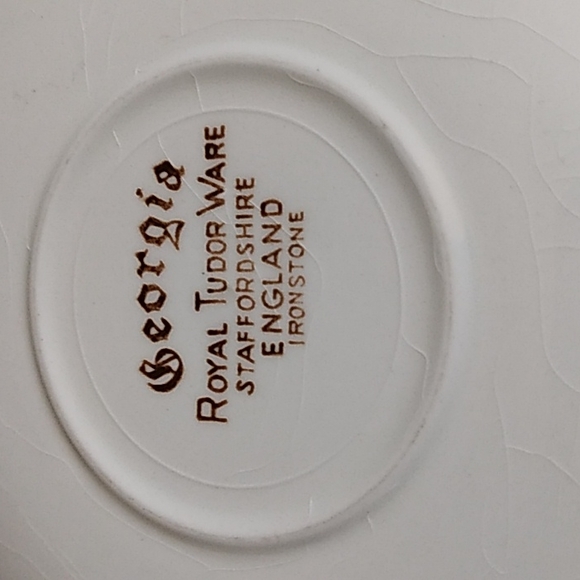 Set of 4 Royal Tudor Plates - Picture 2 of 3